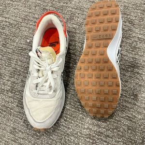 Like new - womens waffle debut Nike with leopard swoosh